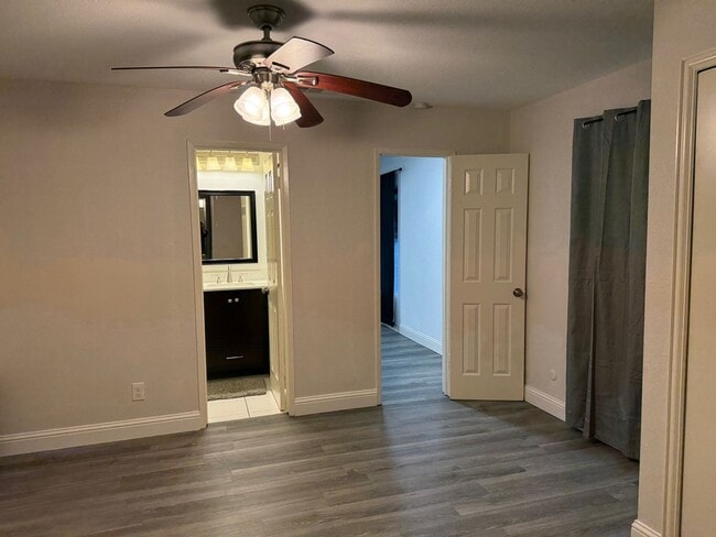 1043 Elmwood-