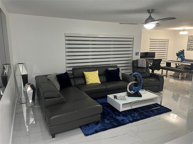 Photo - 2425 NW 33rd St Unit 1305