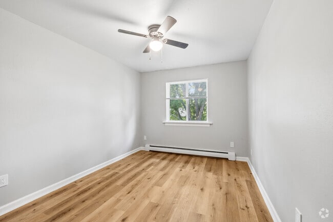 1BR, 1BA - 541SF - Bedroom