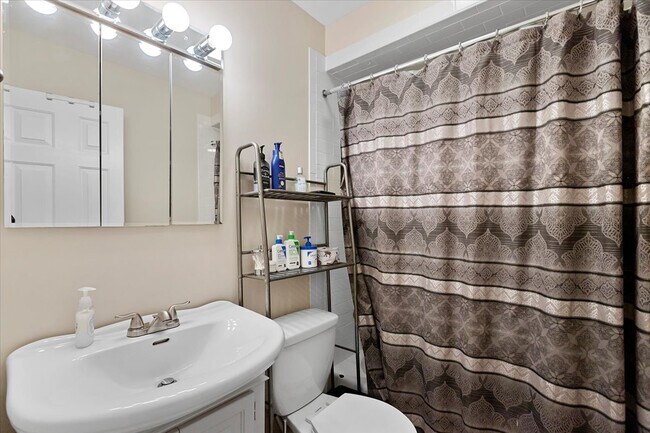 Photo - 426 W Barry Ave Unit 206