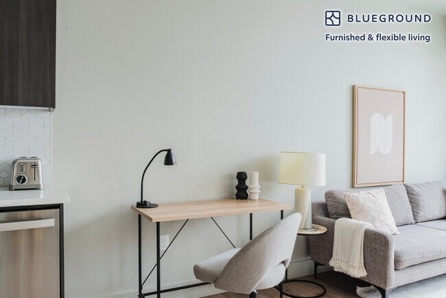 Photo - 104 12th Ave Unidad FL7-ID756