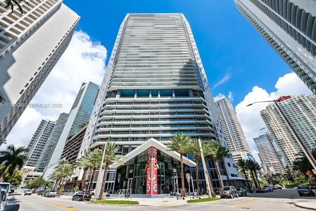 Building Photo - 1300 Brickell Bay Dr Unit 2000