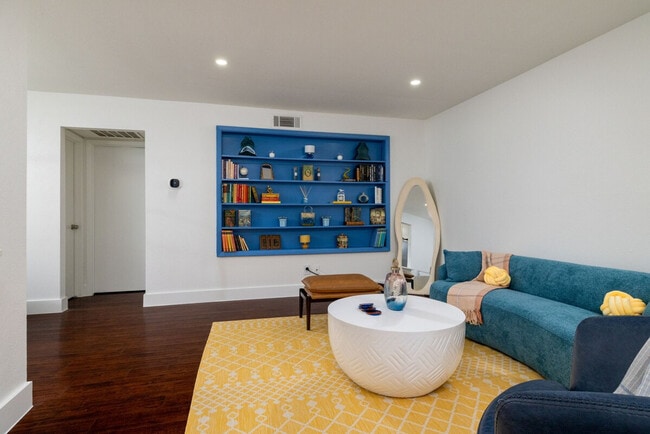 Photo - 5580 Lyndon B Johnson Fwy Unit SI ID1575039P