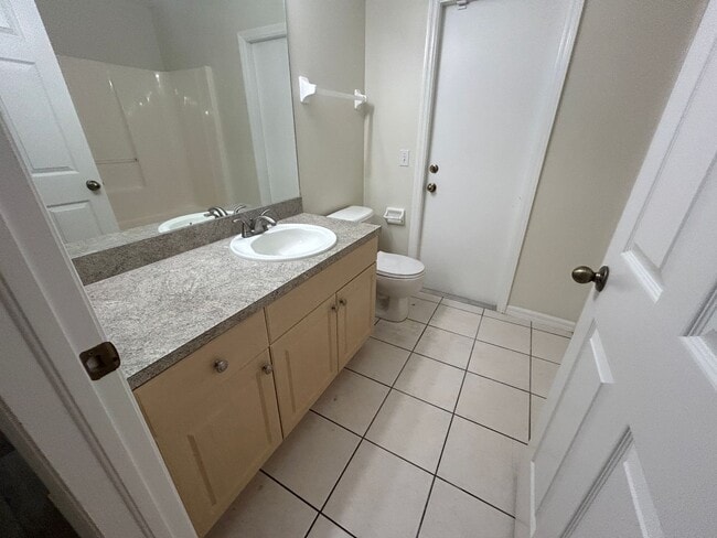 Photo - 870 Rue Labeau Cir