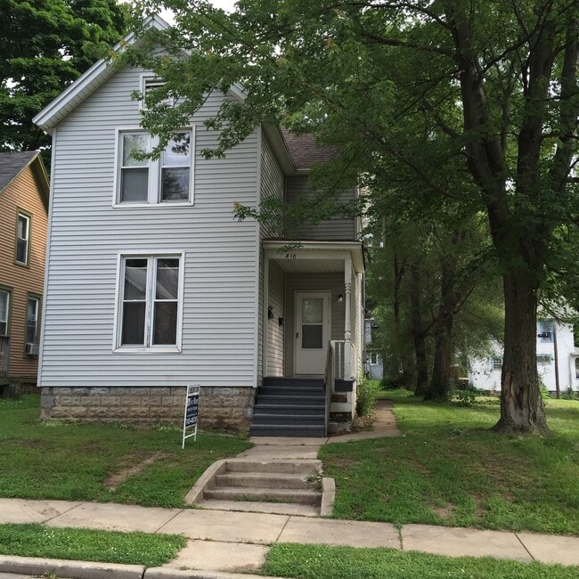 Building Photo - 810 Huestis Ave Unit Apt 2