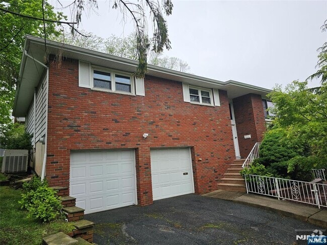 Building Photo - 52 Elm St Rental