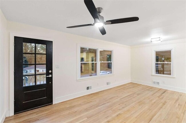 Photo - 6048 Blackhawk Trail SE