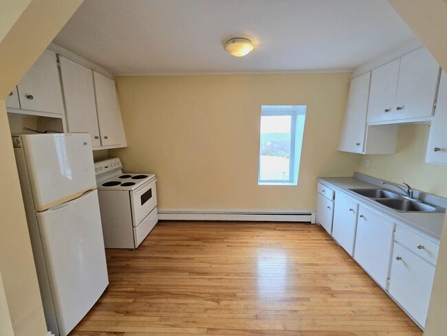Building Photo - 173 Douglas Ave Unit 3