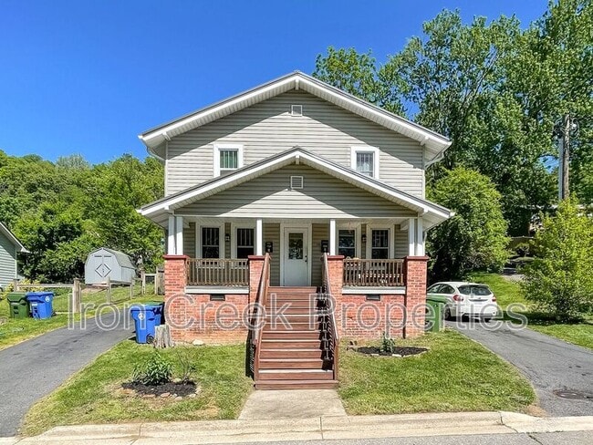 Building Photo - 10 Latta St