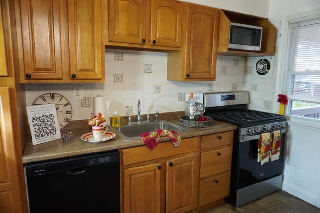 Photo - 1710 Weston Ave
