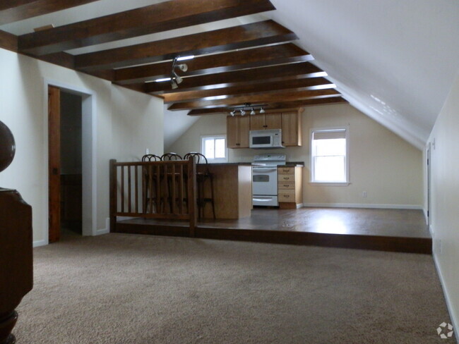 eat in counter plus area for dining table - 81 Bay St Rental