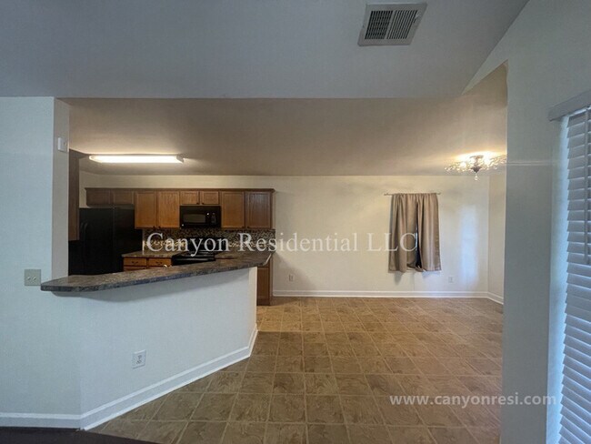 Photo - 1604 Cedrow Dr