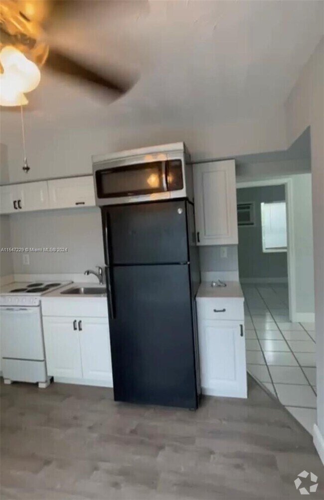 Building Photo - 2118 N 19th Ave Rental