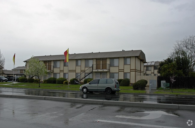 Lakeland Apartments