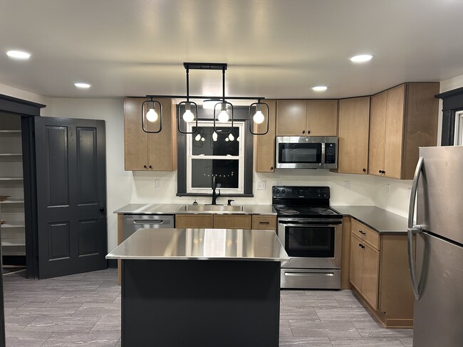 Building Photo - 407 Collicello St Unit 407B Collicello Street