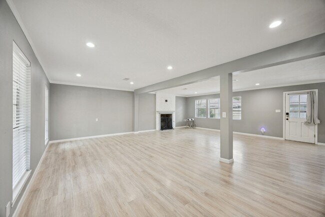 Photo - 553 Cane River Ln