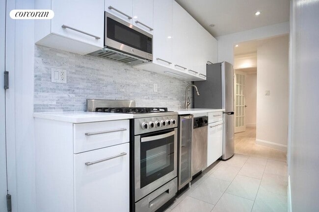 Building Photo - 41 W 24 St Rental