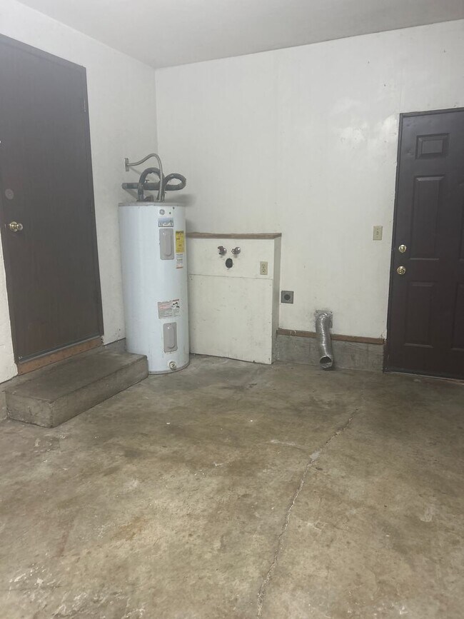 Photo - 1640 SE Geary St Unit #4