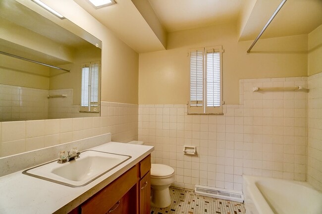 Photo - 630 - NAPOLEON PLAZA, LLC