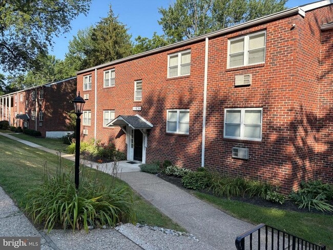 Building Photo - 333 Lacey Ave Unit C4 Rental