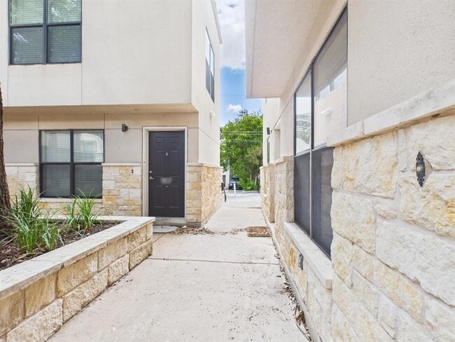Photo - 711 W 32nd St Unidad 155