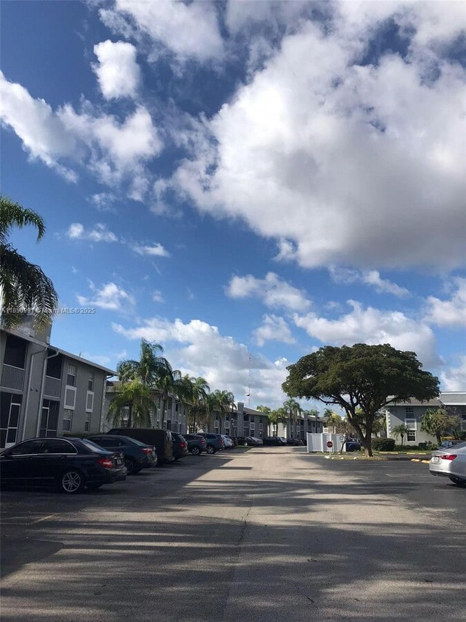 Photo - 478 NE 210th Cir Terrace Unidad 103-12 Rental