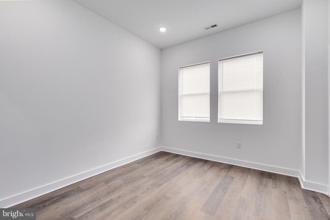 Photo - 927 N 42nd St