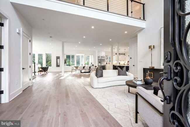 Photo - 2936 N Oxford St