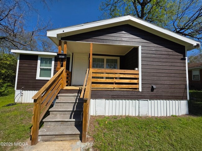 Photo - 1030 Dennis St