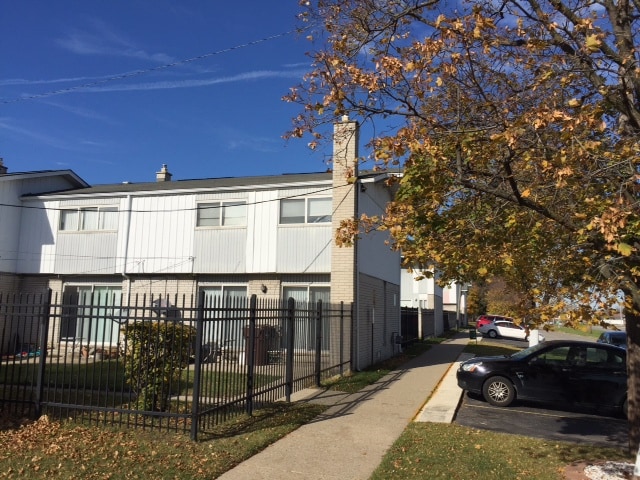 Parklane Townhouses