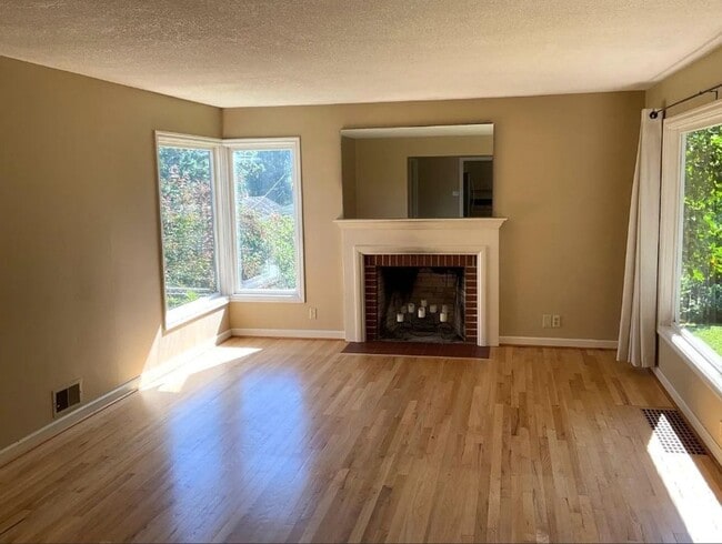 Photo - Charming Maplewood SFH with garden beds, fruit trees and finished basement