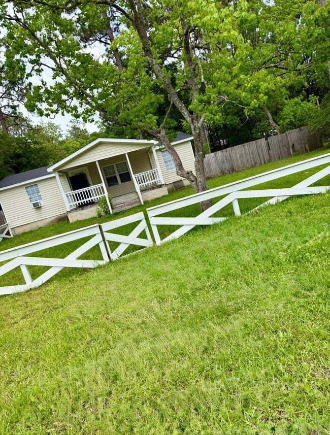 Building Photo - 3 Bed/2 Bath Mobile Home- Under Renovations