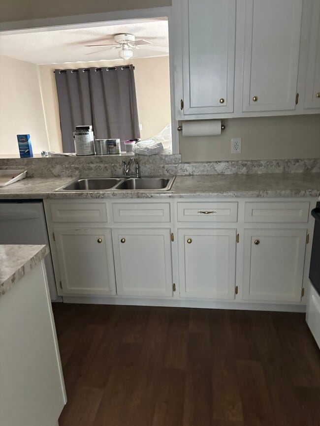 Photo - 162 W Hampton St