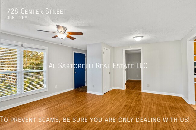 Photo - 728 Center St