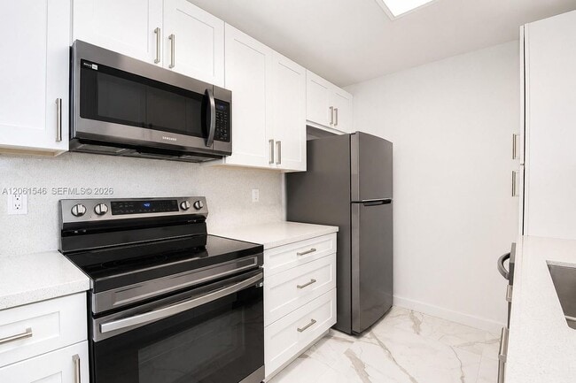 Building Photo - 2611 SW 13th Ave Unit 12