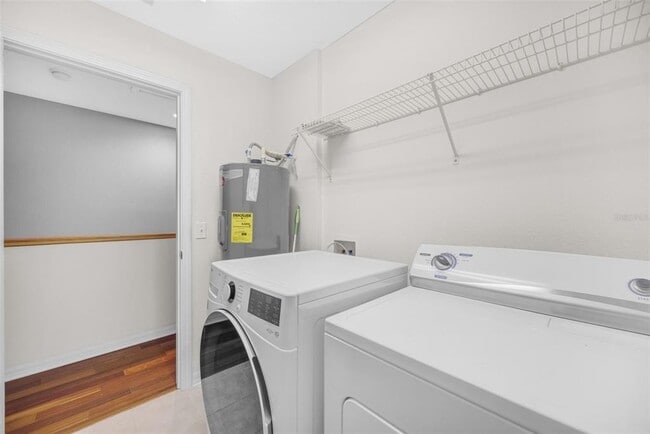 Photo - 6928 Hawthorne Trace Ln