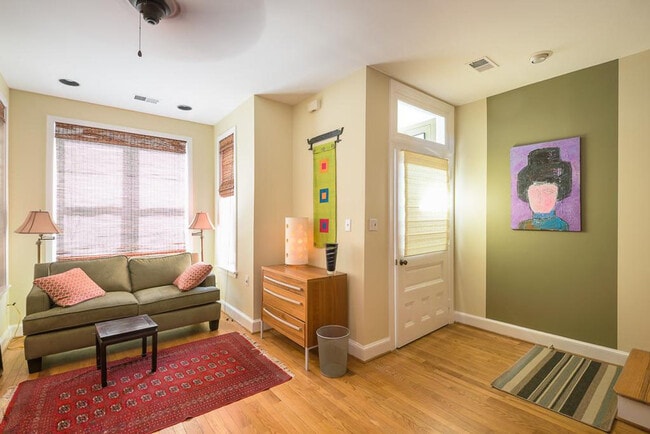 Photo - 504 Capitol Ct NE Unidad ID170373P