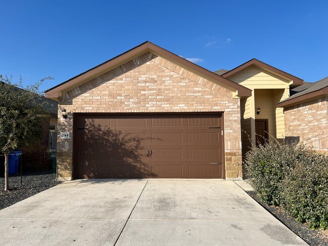 Luxury 3/2 Duplex in Seguin, Texas - Luxury 3/2 Duplex in Seguin, Texas Townhome