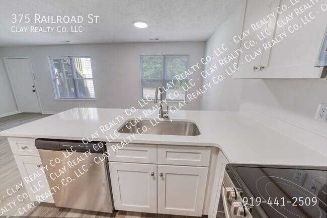 Photo - 375 Railroad St