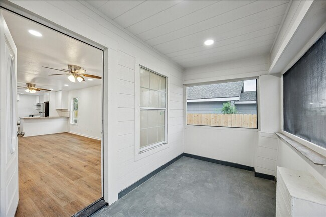 Photo - 1803 Simpson St