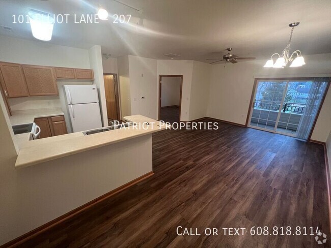 Building Photo - 1 BEDROOM/ 1 BATH + SMALL DEN APARTMENT Unit 207