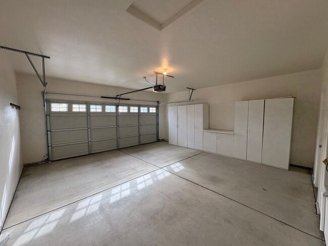 Photo - PRIVATE SHOWING ONLY! Immaculate 2 Story Home for Rent in Exeter!