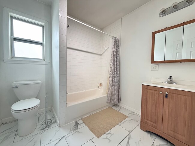 198 Danforth Ave Unit 3