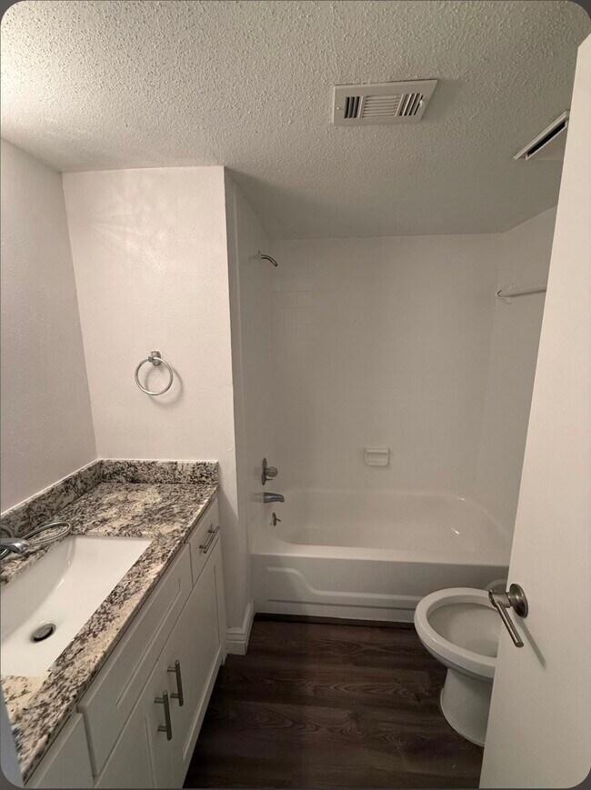 Photo - 4444 Victory Dr Unidad 1106