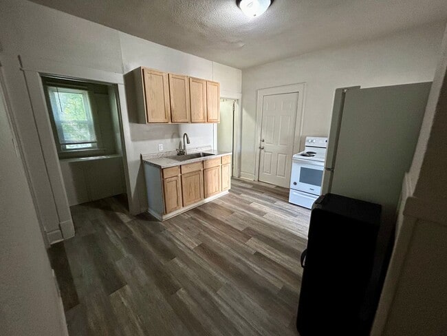 Building Photo - 1713 51st Pl Unit 1 lower Rental