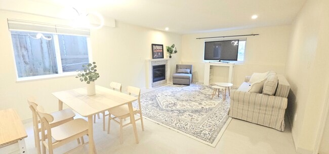 Building Photo - 2338 Chesterfield Av Unit Furnished 2BR Suite