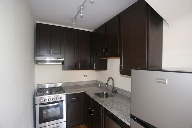 Photo - 4742 N Hermitage Ave Unit 013