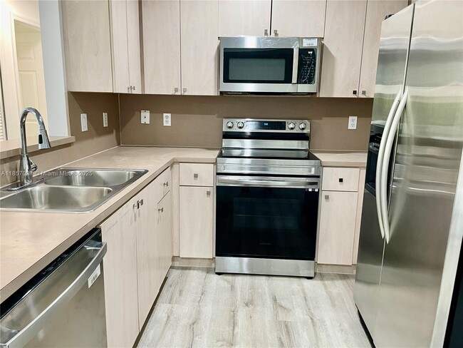 Photo - 6420 NW 114th Ave Unidad 1333 Rental