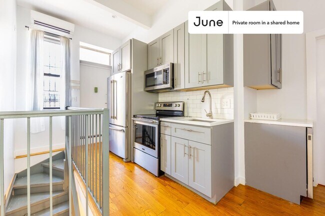 Room in Shared 4 bed/2 bath home in Ridgewood