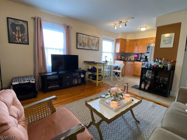 Building Photo - 26 Alexander Ave Unit 2